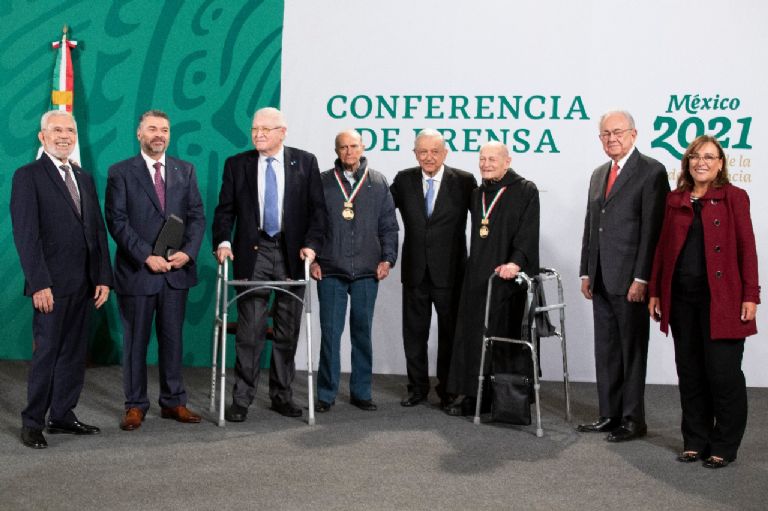 AMLO entrega Premios Nacionales de Ingeniería y Arquitectura 2020