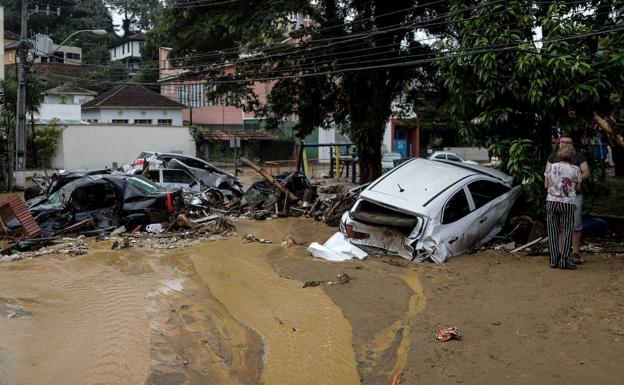 Aumenta a 176 muertos y 200 heridos por lluvias en Brasil