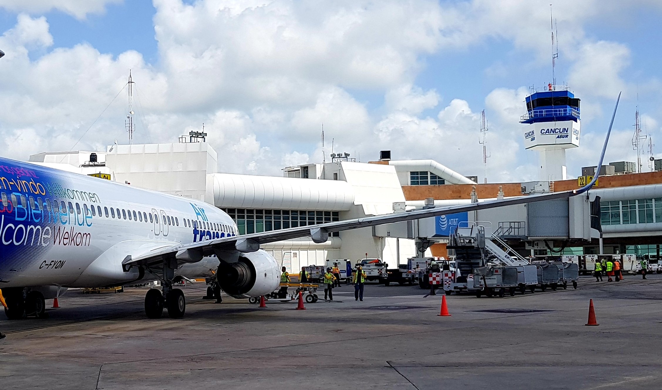 Aeropuertos de Cancún y Cozumel, cerca de romper récords históricos - El  Sureste