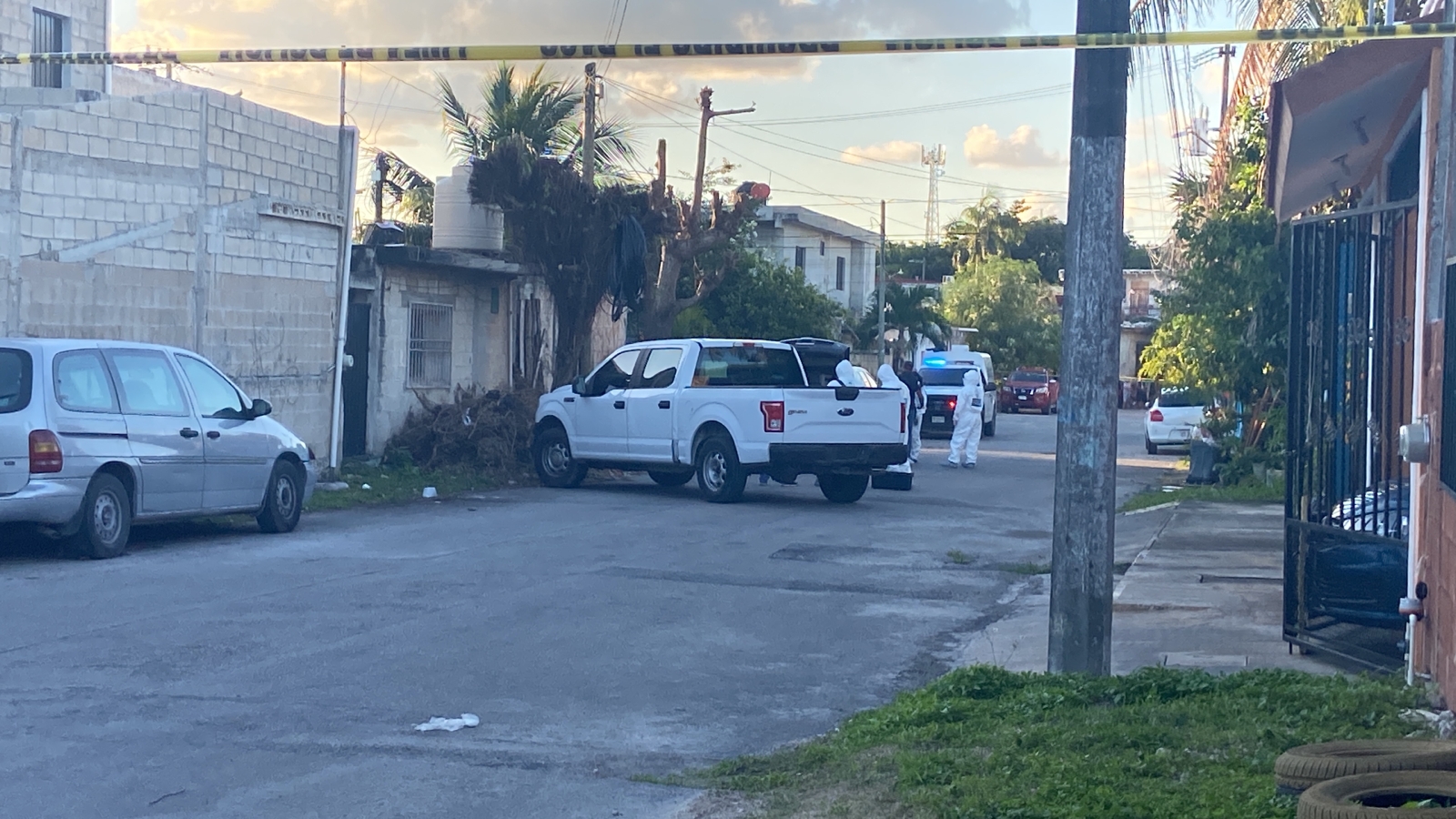 Abandonan una camioneta con dos ejecutados en la Región 510 de Cancún