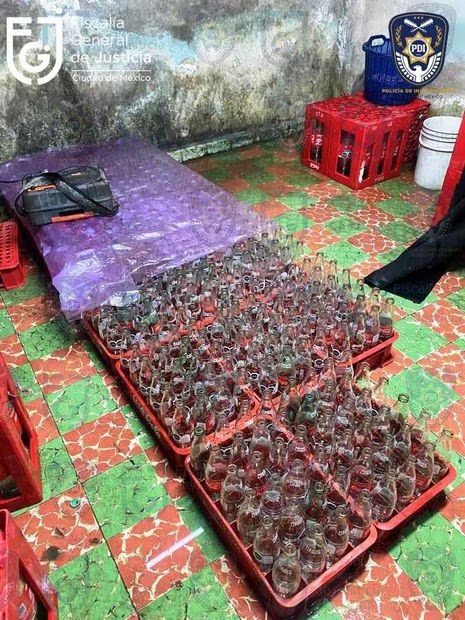 Descubren una fábrica de refrescos Coca-Cola pirata en Ciudad de México