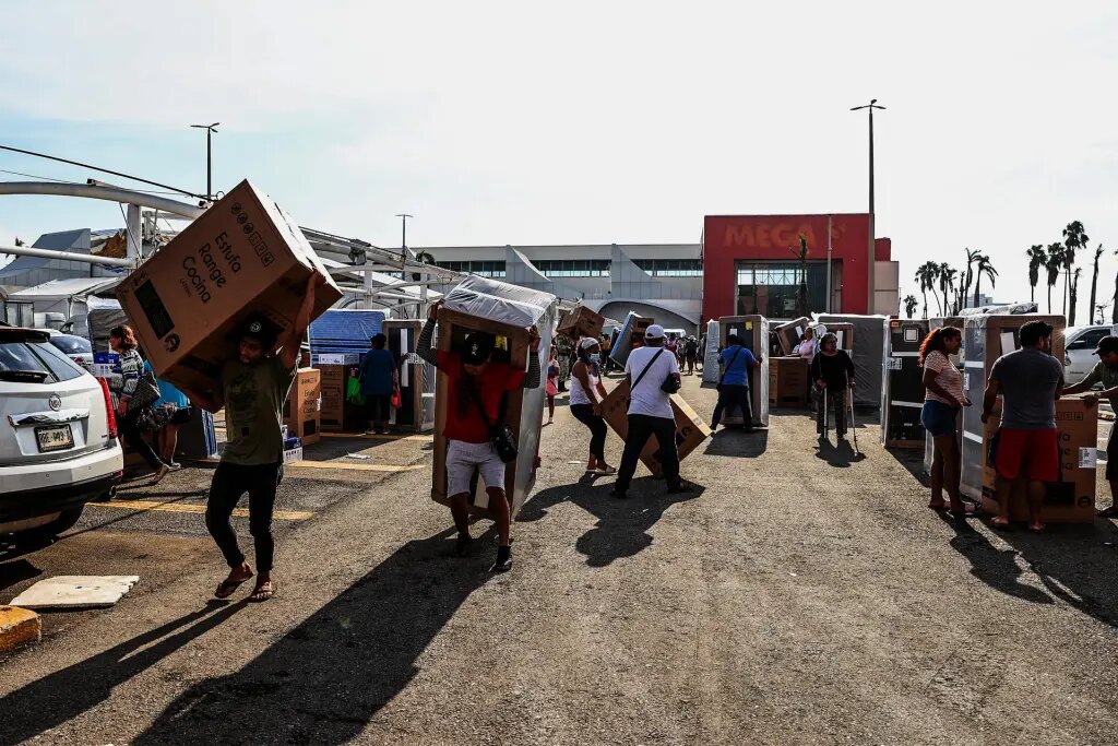 Acapulco permanece devastado un mes después del huracán Otis pese a esfuerzos