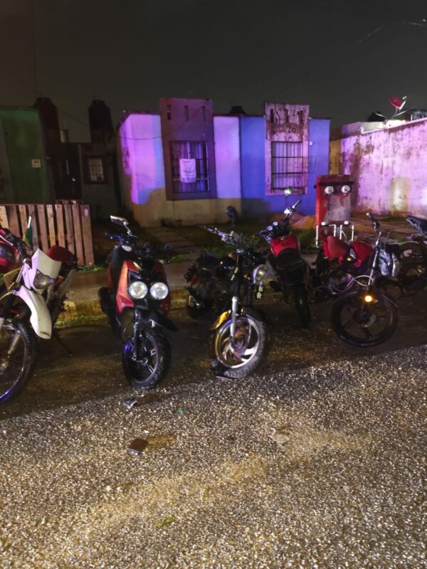 Recuperan 10 motocicletas, un mototaxi y partes de vehículos durante cateo cumplimentado en Cancún
